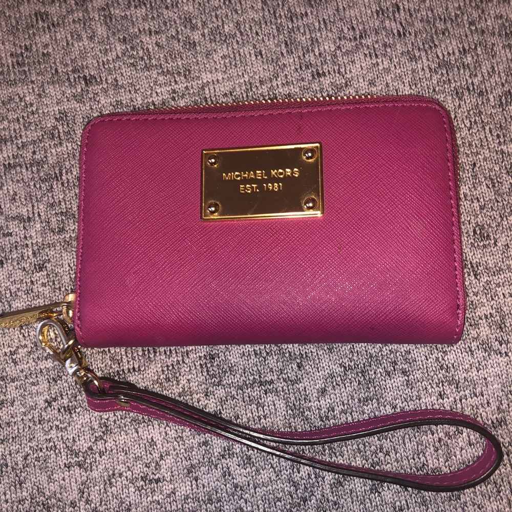 Micheal Kors wristlet